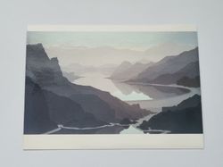 Vykort - "Sjö bland bergen" av Jerry Schurr