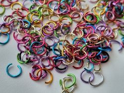 250 st jumprings / bindringar (6 mm, blandade färger)