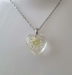 Halsband med hjärtformad glasberlock (50 cm lång kedja)