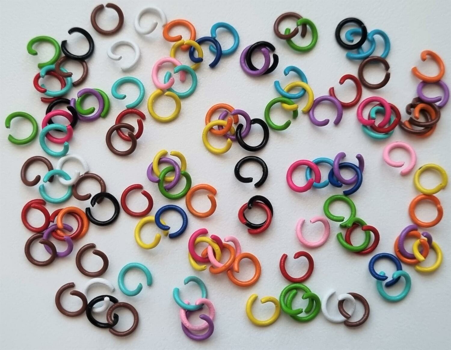 100 st jumprings / bindringar (6 mm, blandade färger)