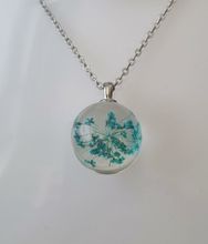 Halsband med rund turkos glasberlock (45 cm lång kedja)