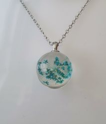 Halsband med rund turkos glasberlock (45 cm lång kedja)