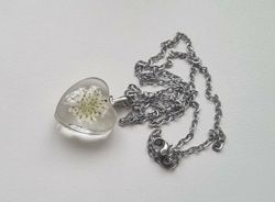 Halsband med hjärtformad glasberlock (50 cm lång kedja)