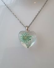 Halsband med hjärtformad glasberlock (50 cm lång kedja)
