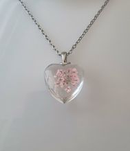 Halsband med hjärtformad glasberlock (50 cm lång kedja)