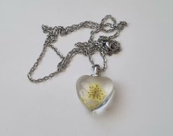 Halsband med hjärtformad glasberlock (50 cm lång kedja)