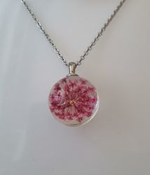 Halsband med rund glasberlock (48 cm lång kedja)