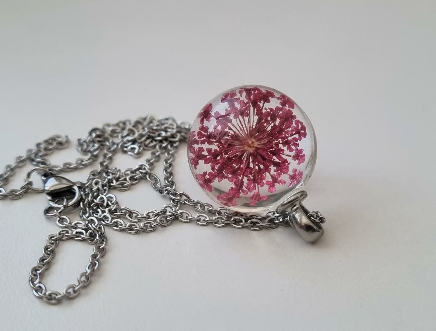 Halsband med rund glasberlock (48 cm lång kedja)