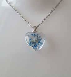 Halsband med hjärtformad glasberlock (50 cm lång kedja)