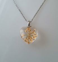Halsband med hjärtformad glasberlock (45-50 cm justerbar längd)