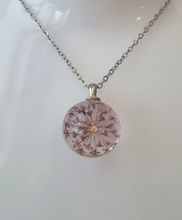 Halsband med rund lila glasberlock (45 cm lång kedja)