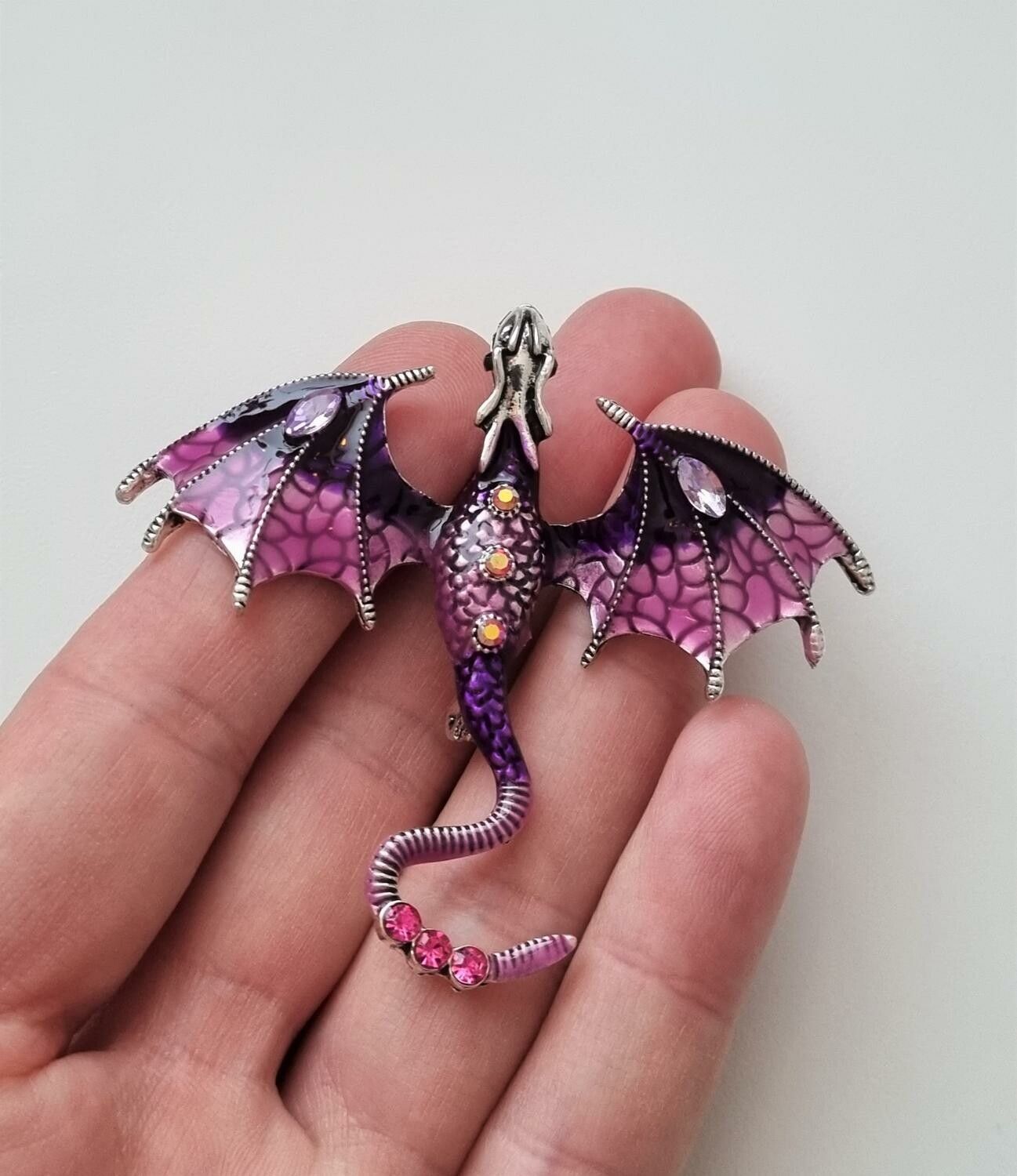 1 st detaljrik brosch hänge - Drake (lila)