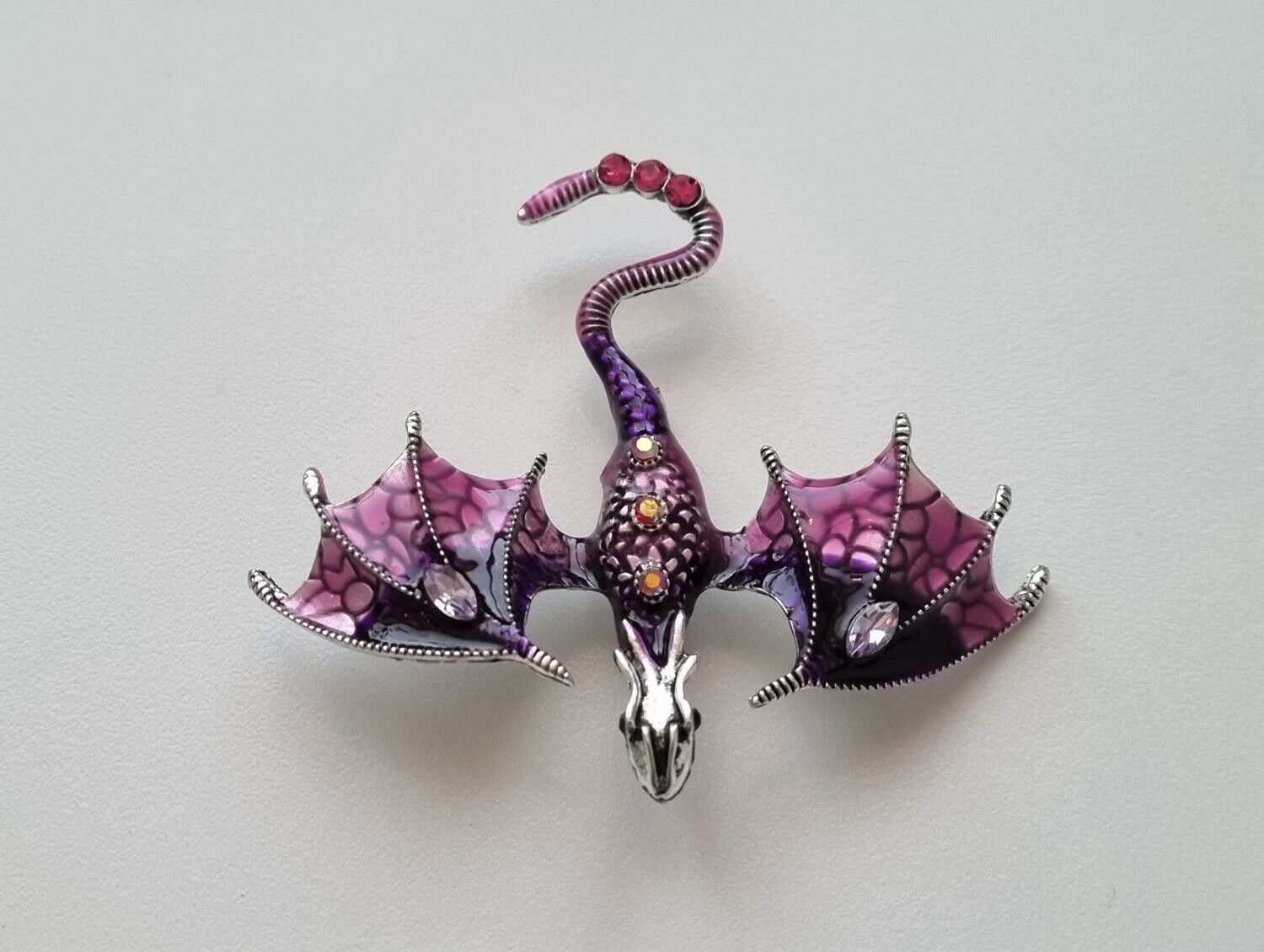 1 st detaljrik brosch hänge - Drake (lila)