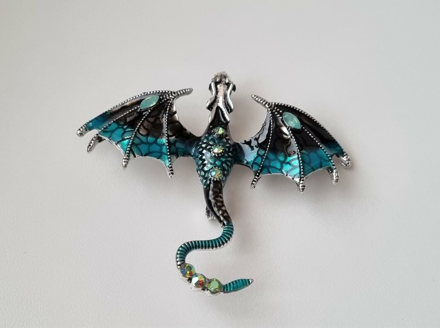 1 st detaljrik brosch hänge - Drake (turkos/svart)
