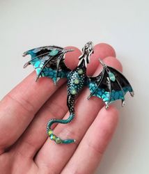 1 st detaljrik brosch hänge - Drake (turkos/svart)