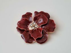 1 st stor röd brosch, blomma. Blombrosch