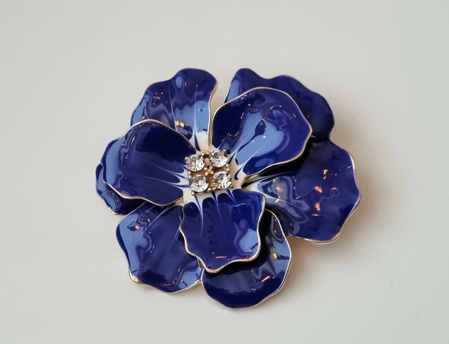 1 st stor blå brosch, blomma. Blombrosch