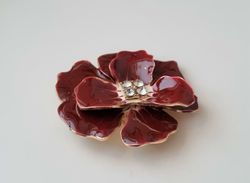 1 st stor röd brosch, blomma. Blombrosch