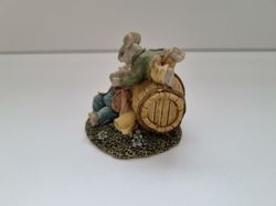 Figurin miniatyr mus, mini mus i keramik (pojkar)