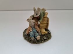 Figurin miniatyr mus, mini mus i keramik (pojkar)
