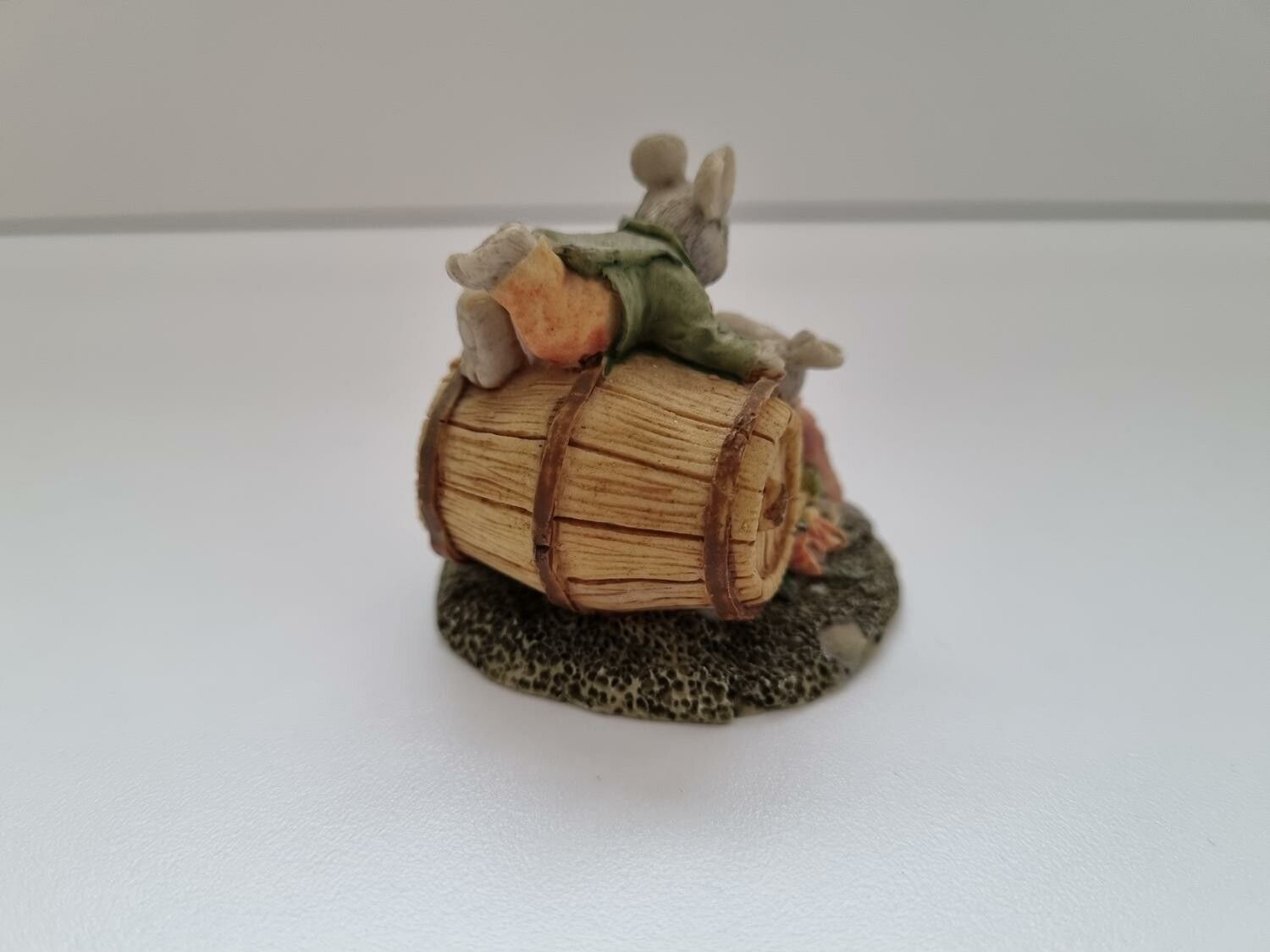 Figurin miniatyr mus, mini mus i keramik (pojkar)