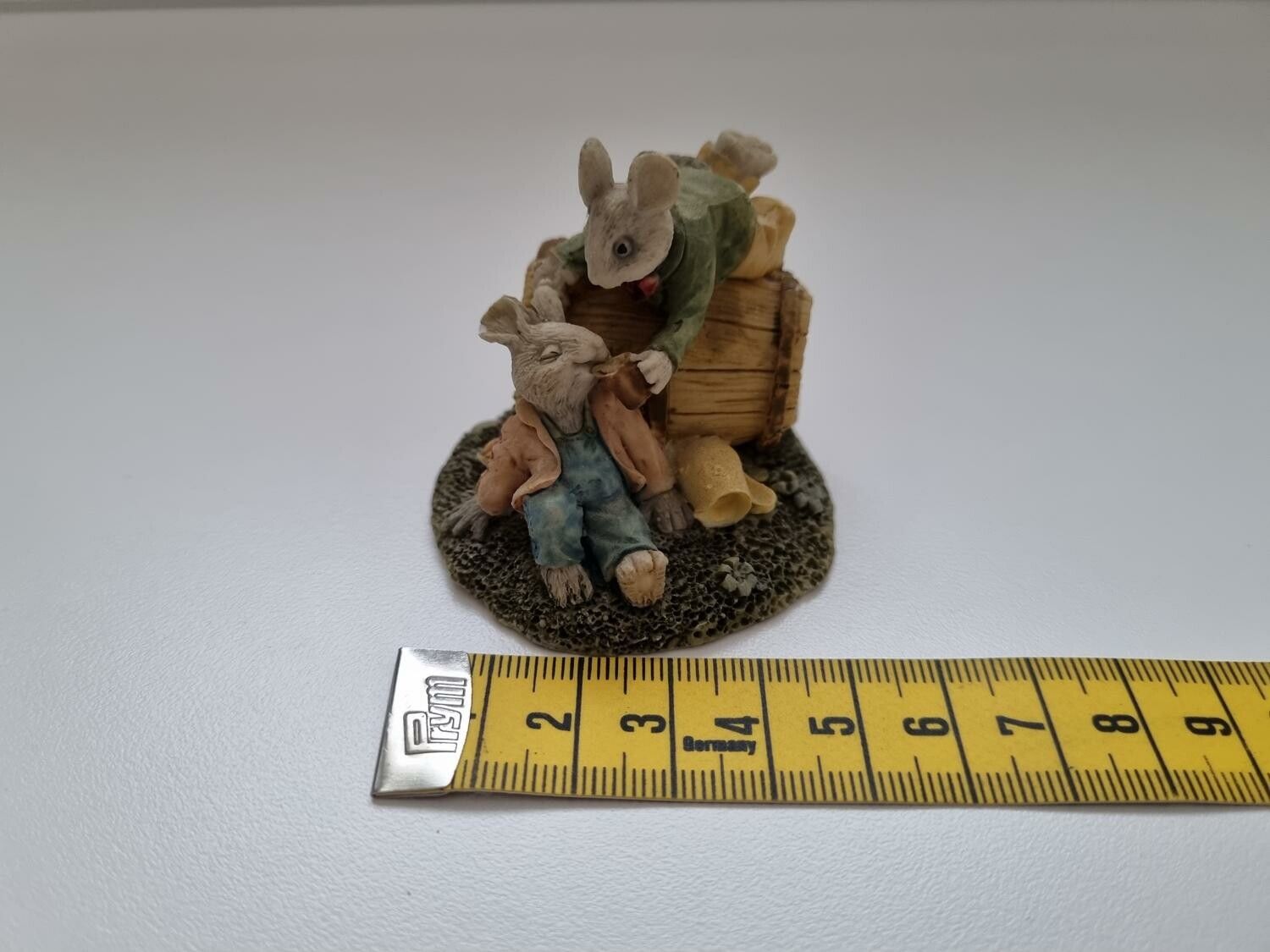 Figurin miniatyr mus, mini mus i keramik (pojkar)