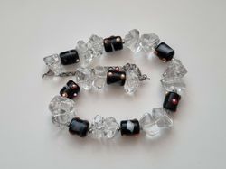Tungt halsband med stora pärlor (130,8 gram)