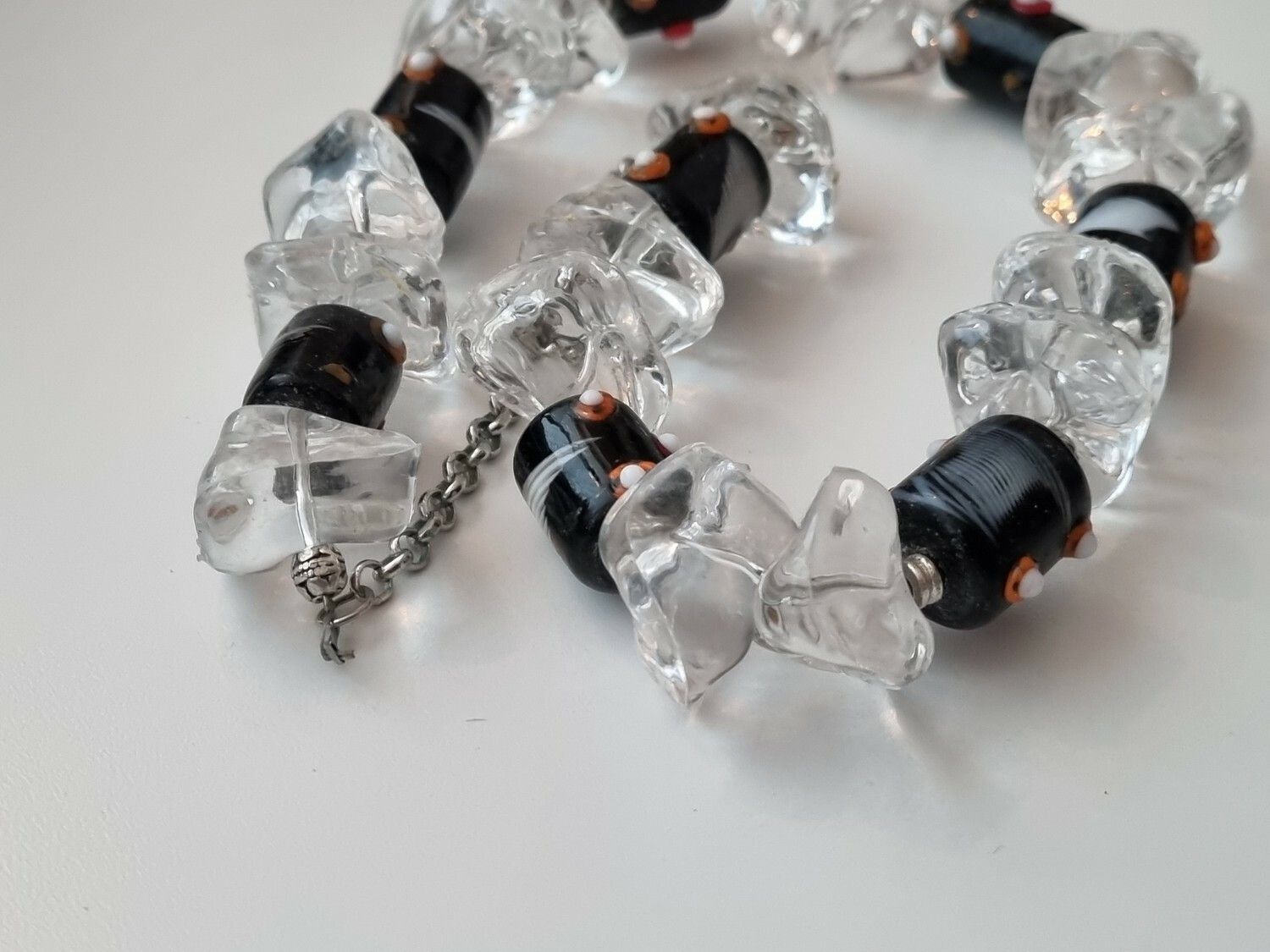 Tungt halsband med stora pärlor (130,8 gram)