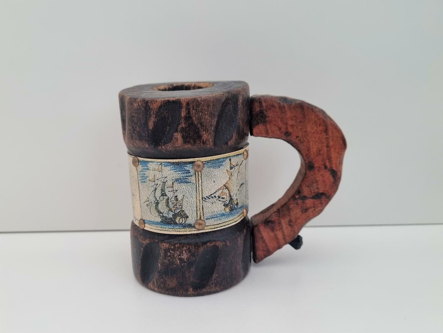 Ljushållare i form av en vikingamugg