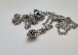 Halsband (50 cm) i rostfritt stål med ett ekollon / ekollonberlock