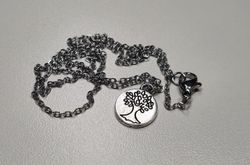 Halsband med ett litet träd / charm