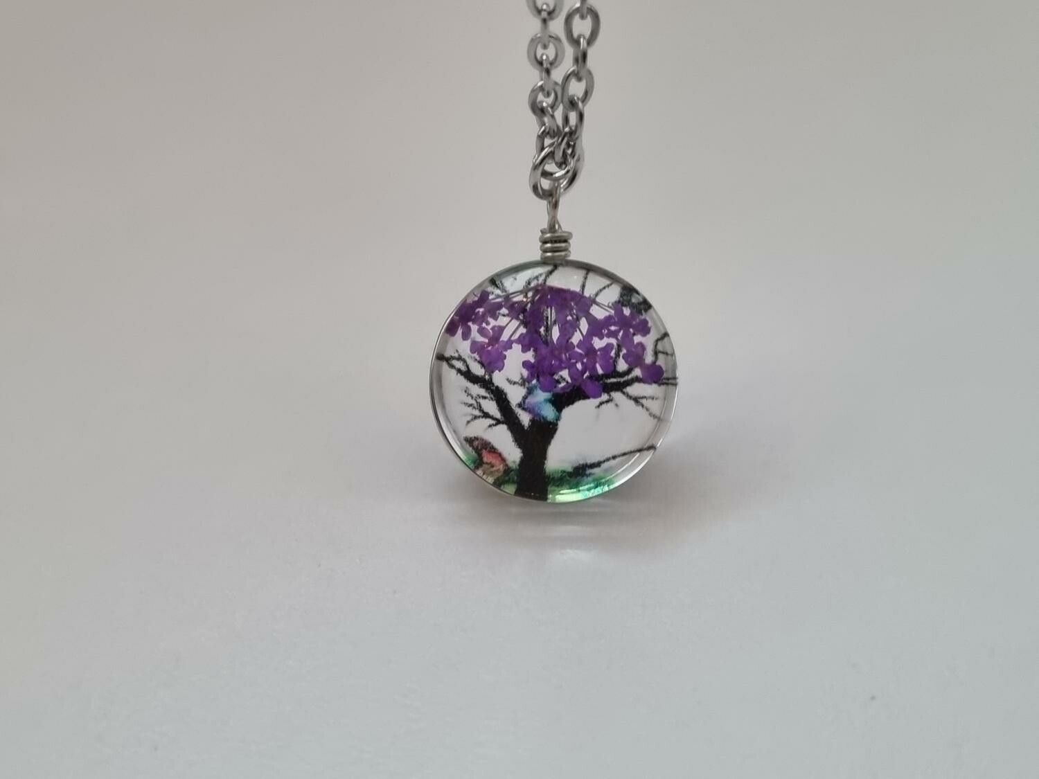 Halsband - Rund glasberlock med ett målat träd inuti (45 cm lång kedja)