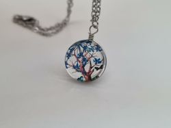 Halsband - Rund glasberlock med ett målat träd inuti (45 cm lång kedja)