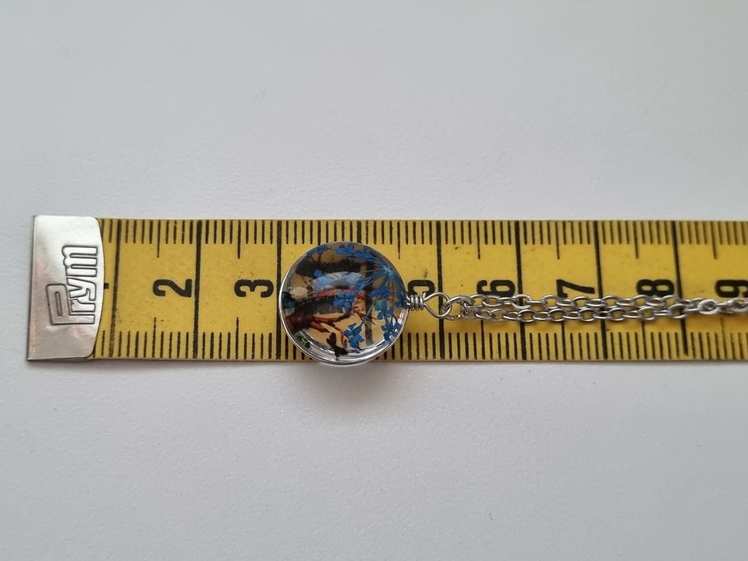 Halsband - Rund glasberlock med ett målat träd inuti (45 cm lång kedja)