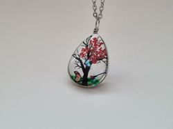 Halsband - Oval glasberlock med ett målat träd inuti (45 cm lång kedja)