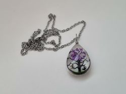 Halsband - Oval glasberlock med ett målat träd inuti (45 cm lång kedja)
