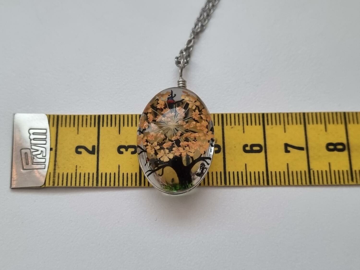 Halsband - Oval glasberlock med målat träd inuti (50 cm lång kedja)