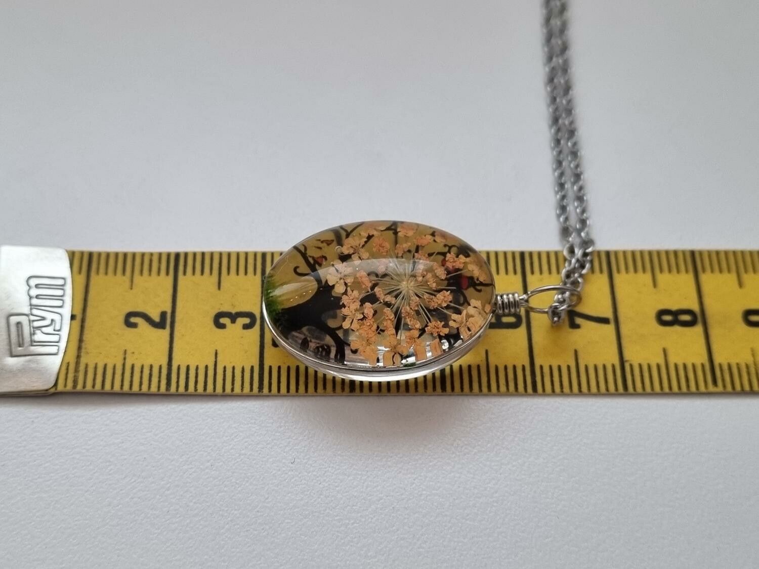 Halsband - Oval glasberlock med målat träd inuti (50 cm lång kedja)