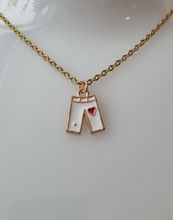Halsband med byxor som berlock (55 cm lång kedja)