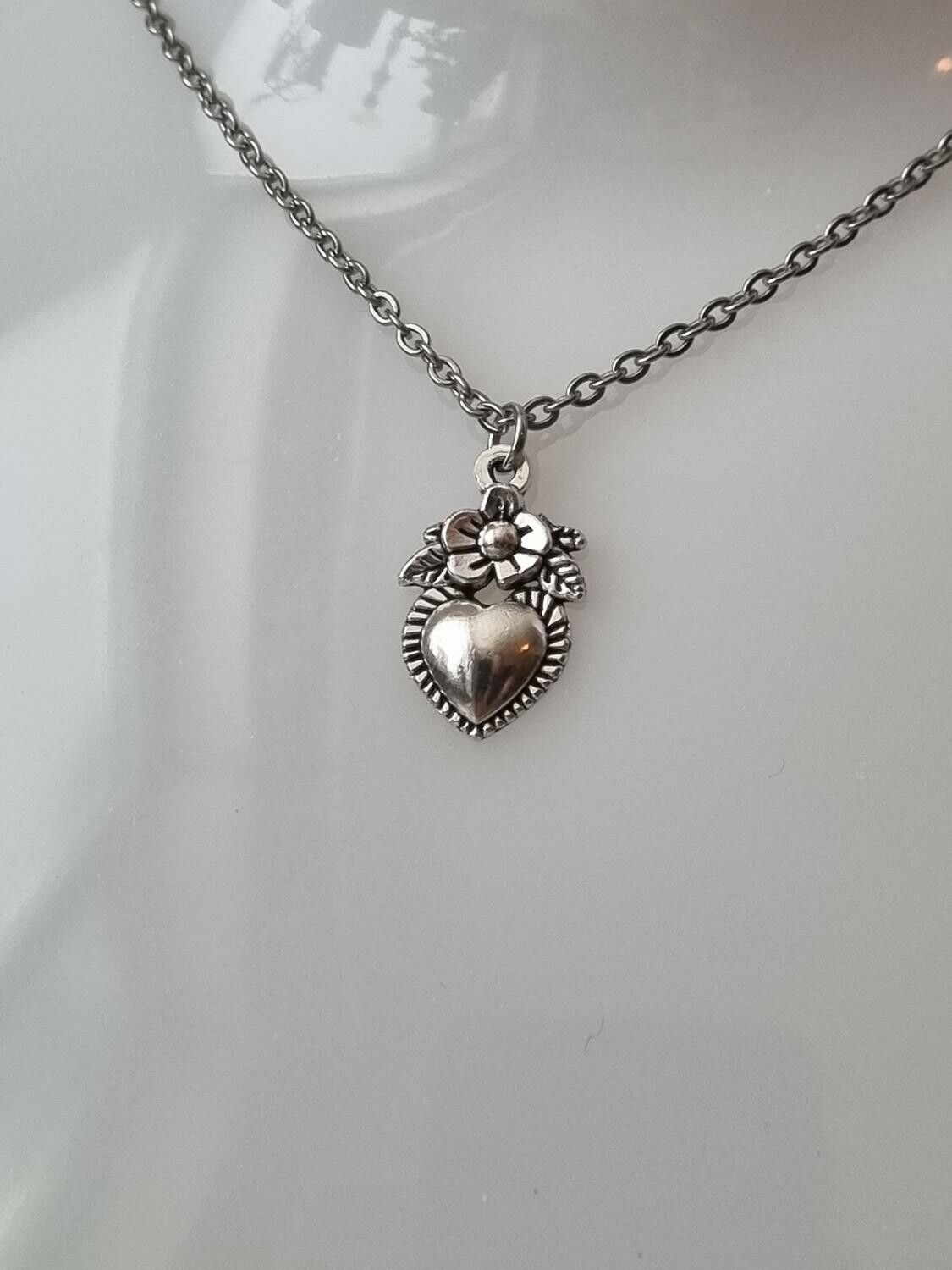 Halsband med berlock Hjärta (45 cm lång kedja)