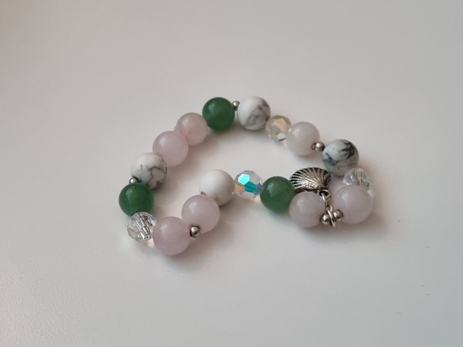 Sött armband med pärlor / stenar