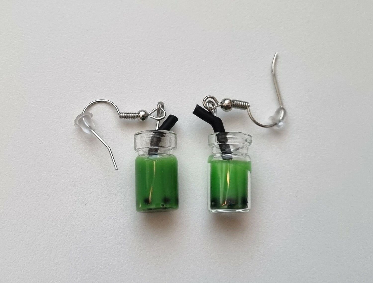 Ett par örhängen, Gröna glasflaskor