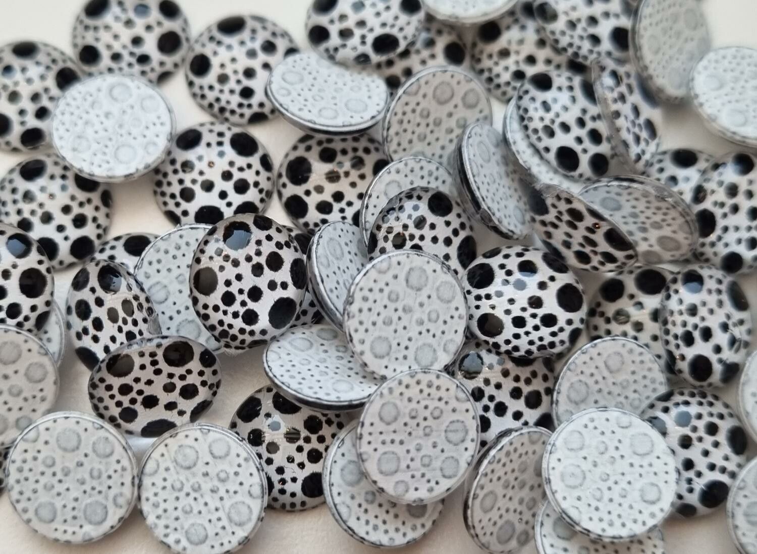 10 st prickar / flatbacks för pyssel, dekoration med mera