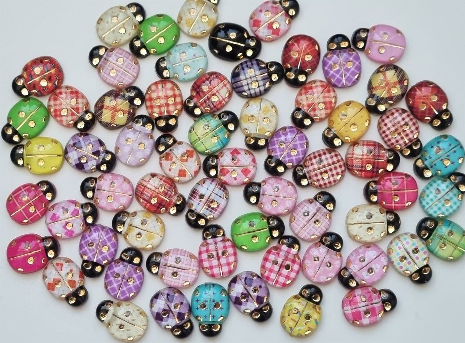 25 st nyckelpigor i resin, miniatyrer (blandade färger)