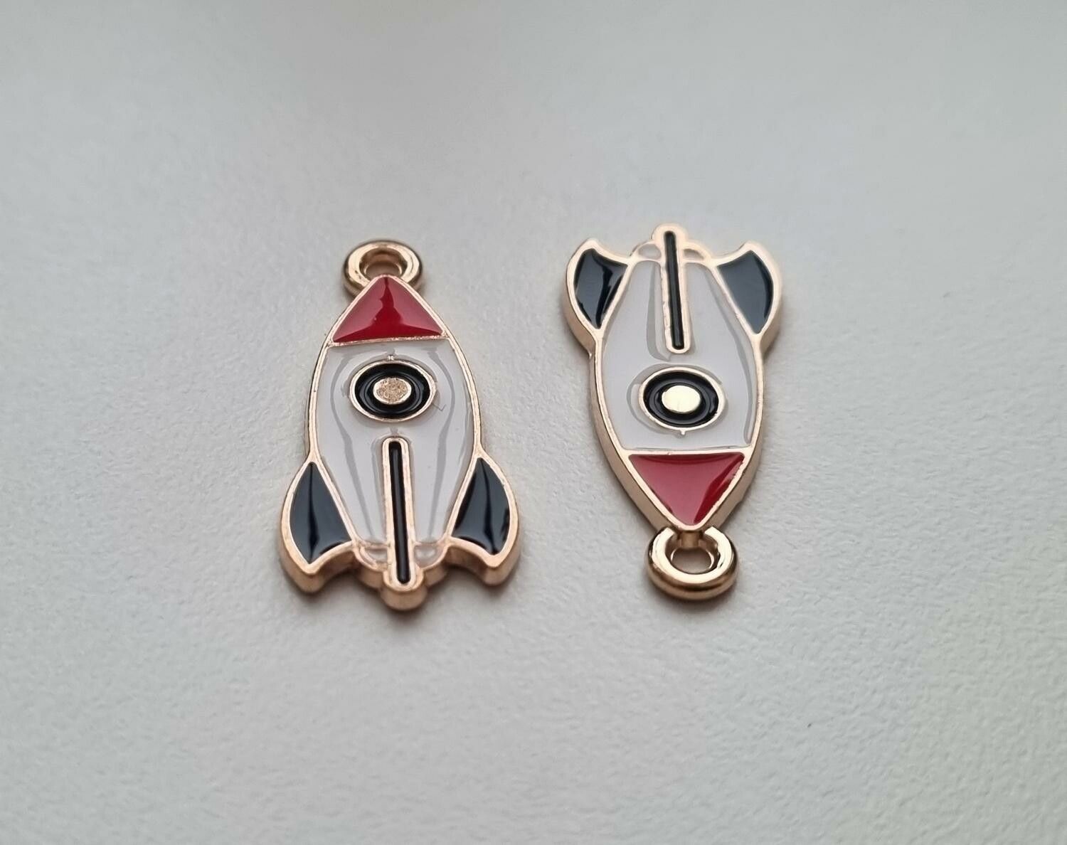 2 st raketer, raketberlocker, charms / berlocker