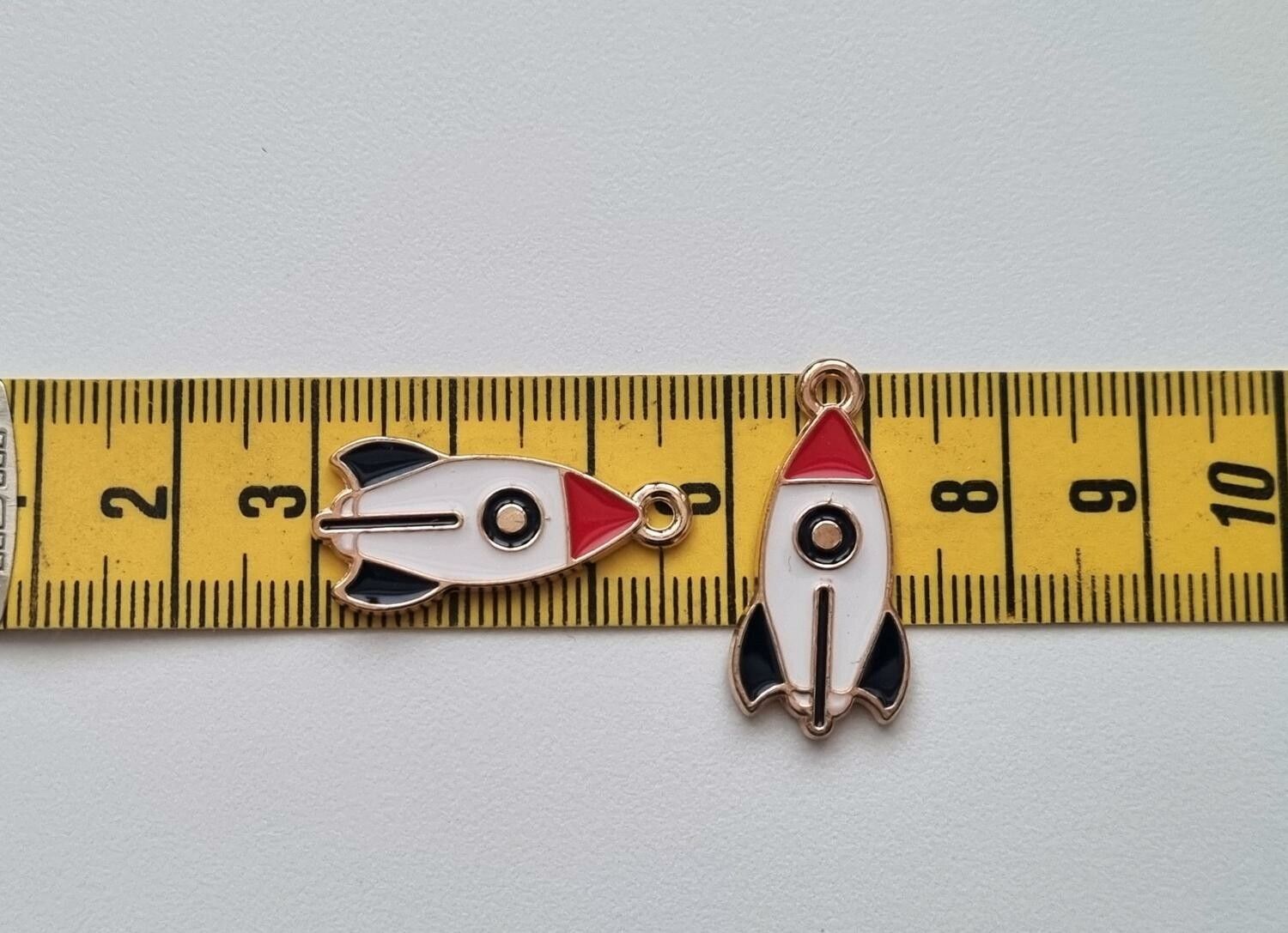 2 st raketer, raketberlocker, charms / berlocker