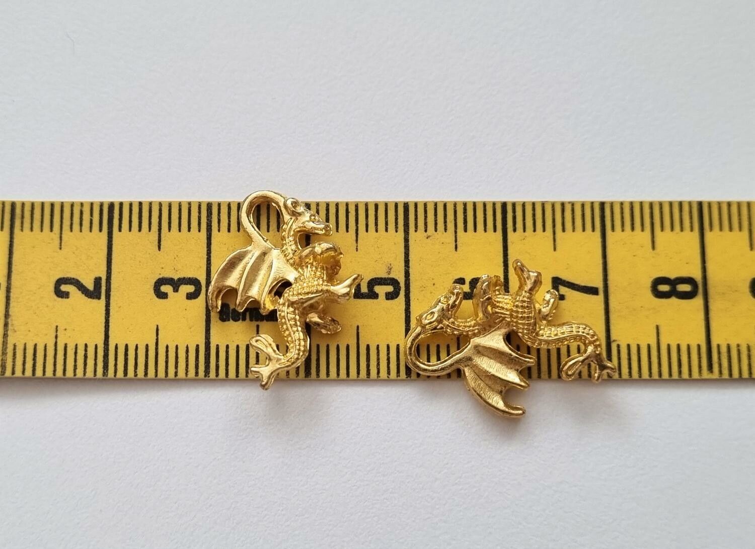2 st guldfärgade drakar. Berlocker / charms