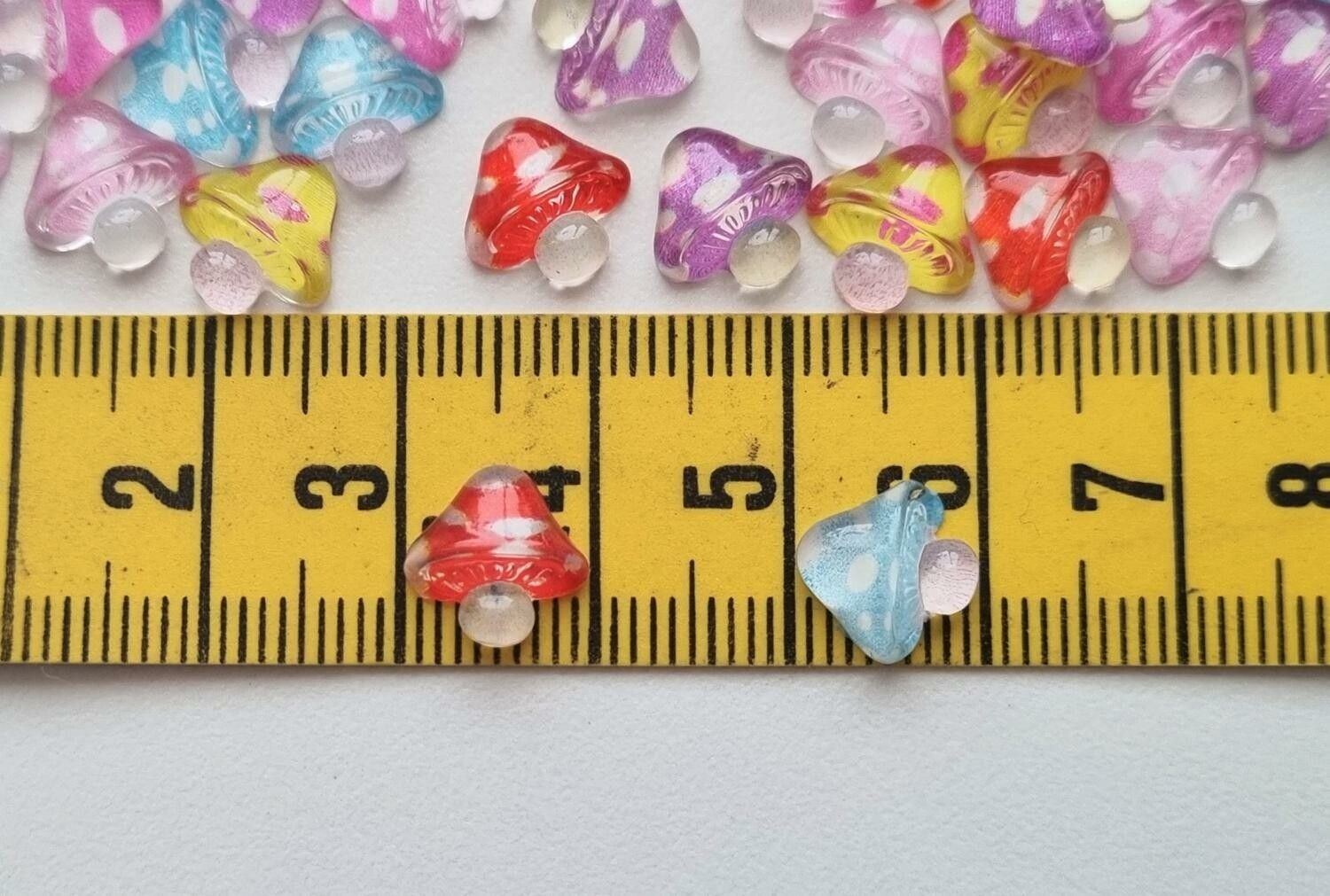 20 st svampar, miniatyrer i blandade färger (9 mm)