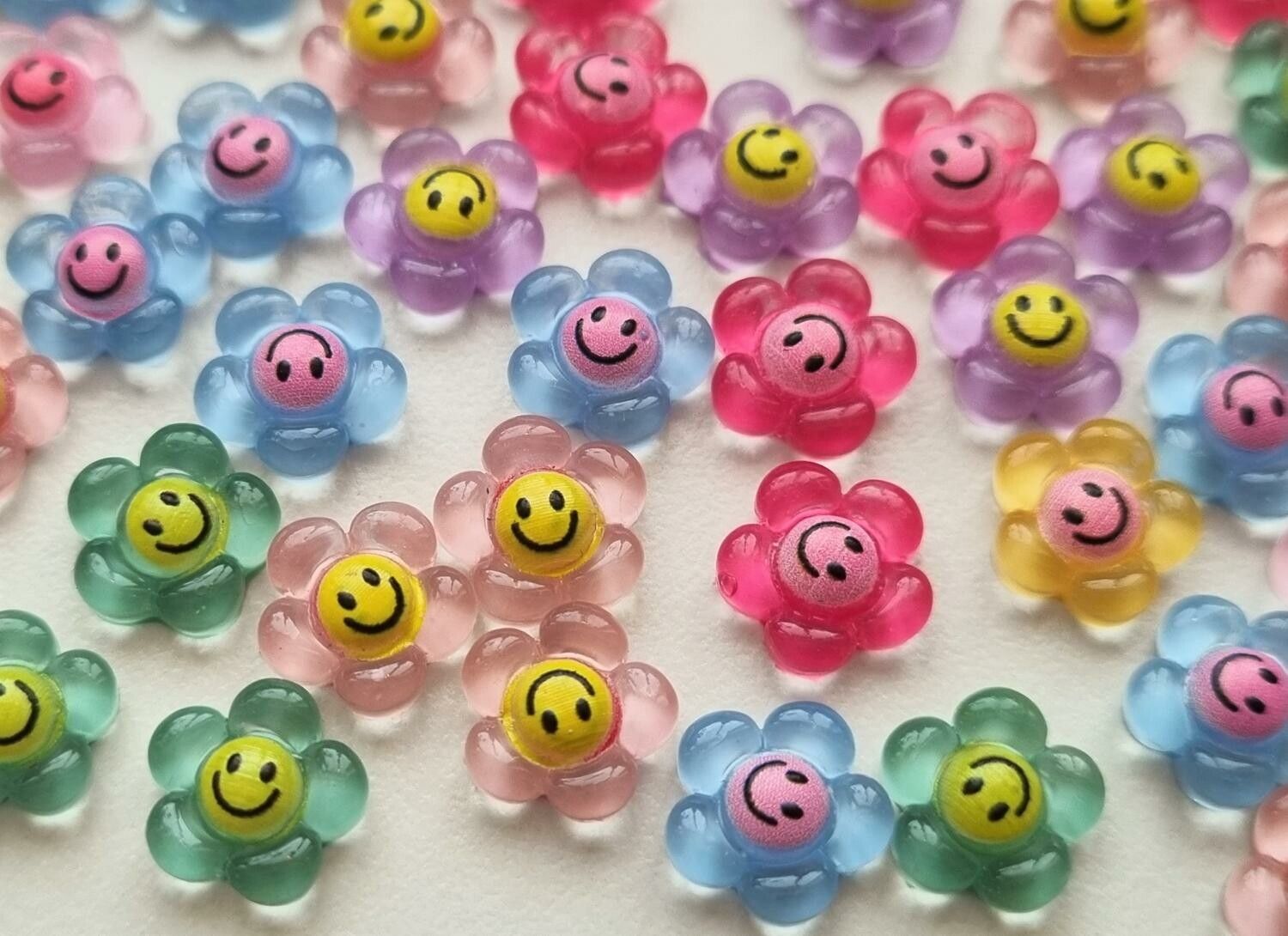 20 st glada blommor, smileyblommor - Flatbacks / miniatyrer (9 mm)