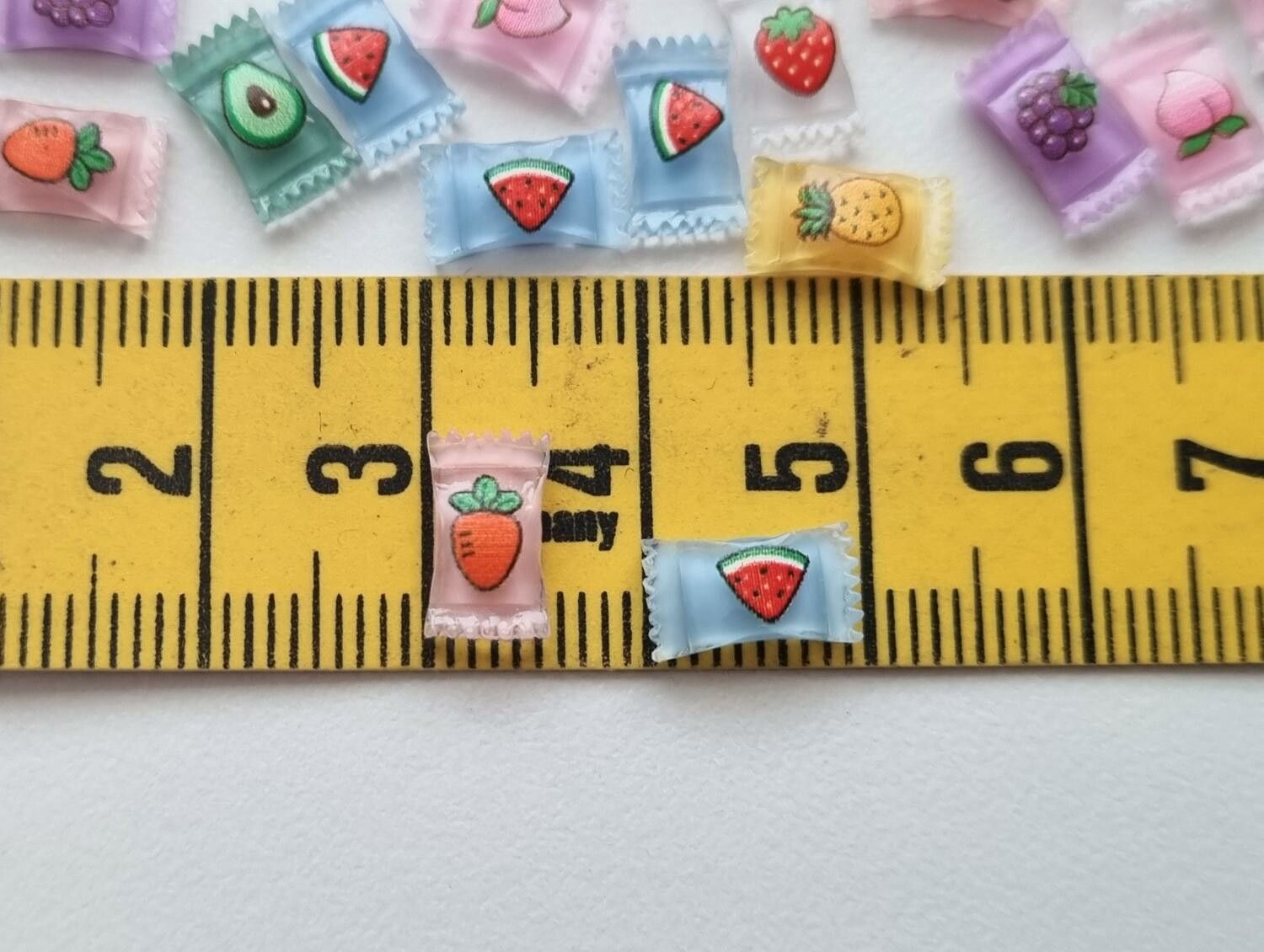 10 st Godisar, miniatyrer / flatbacks i blandade färger